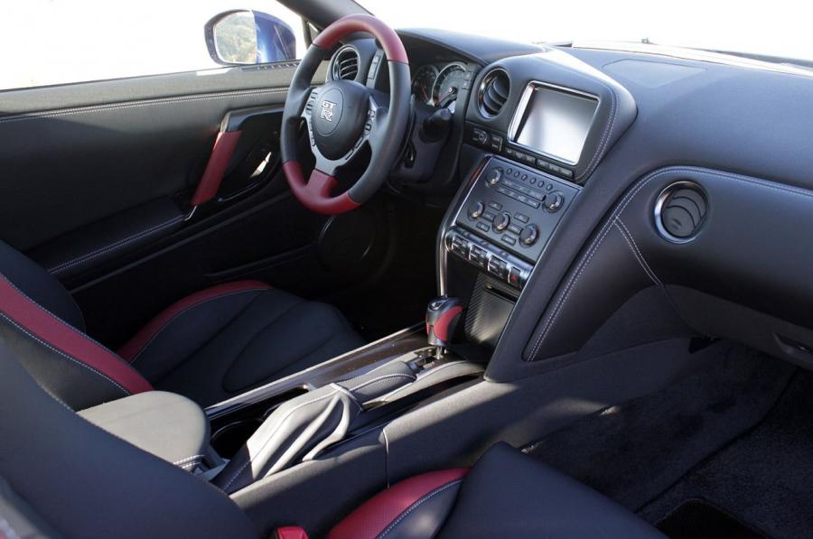  Nissan GT-R 2015 года  (фото 40 из 56)